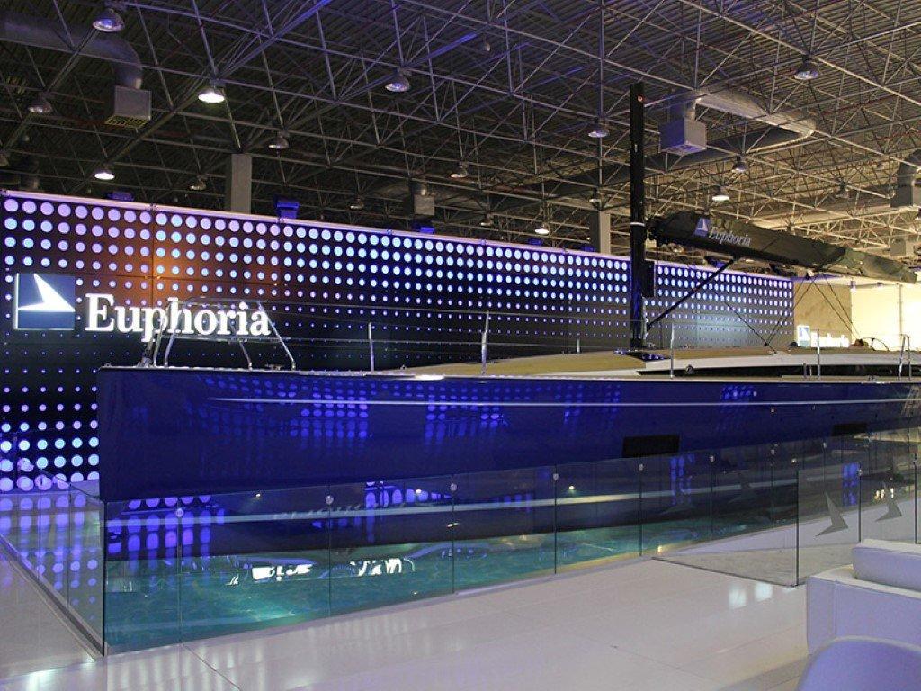 22-euphoria54-2014-boatshow-cnrboatshow-sirena-marine-azure33-